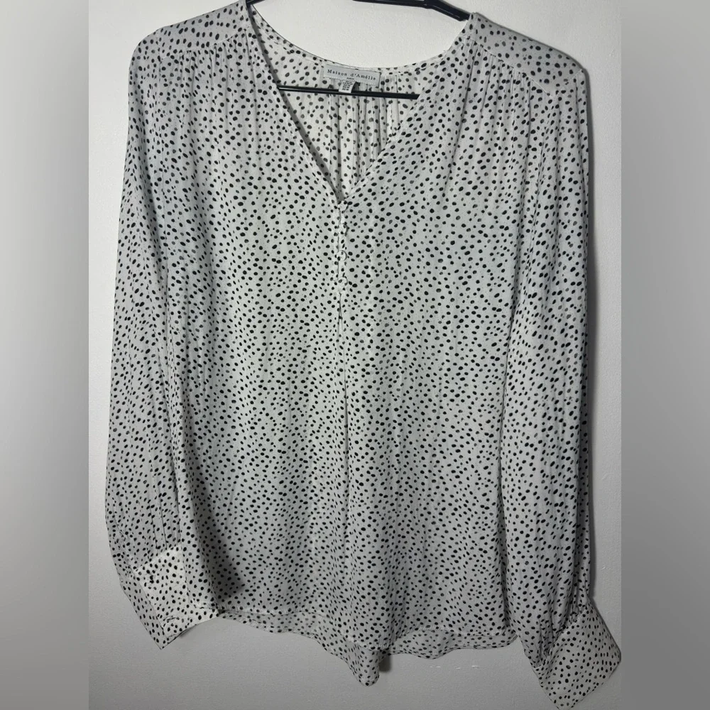 Elegant Black and‎ White Polka Dot Blouse - Picture 2 of 6